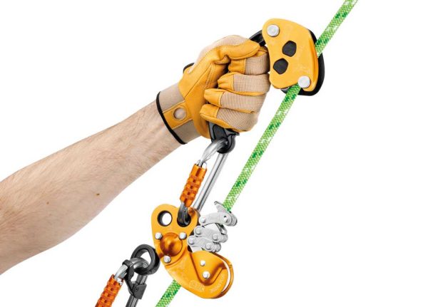 Khóa hãm phụ Petzl CHICANE Descender thiết kế tiện lợi và bám tốt