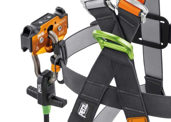 Tay lái Petzl STEADYTRAC xếp gọn với ròng rọc vào dây đai