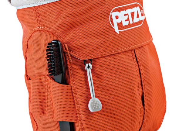 Túi đựng phấn Petzl SAKAPOCHE Red có zip tăng dung tích và giá để bàn chải