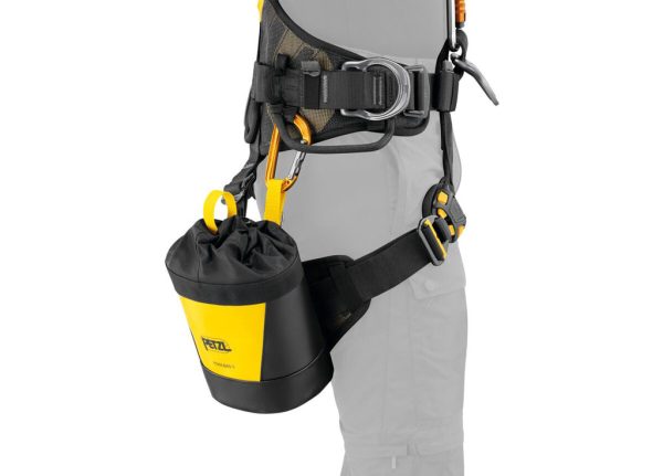 Túi đựng dụng cụ Petzl TOOLBAG 3 kết nối với dây đai bằng khóa cổ điển