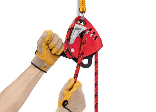 Thiết bị hãm Petzl MAESTRO L Descender tay cầm thoái mái và phanh dây tích hợp cho phép điều khiển dễ dàng