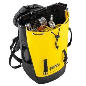 TRANSPORT 45L thiết kế để đứng thẳng. Người dùng có thể dễ dàng tiếp cận thiết bị của mình, ngay cả khi túi đựng đang mở trên mặt đất