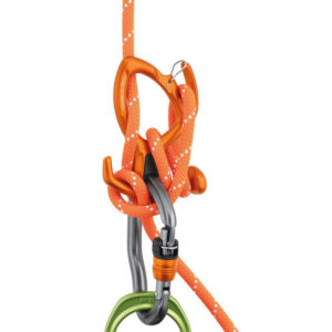 Khóa tuột dây vượt thác Petzl PIRANA GUIDE có khe khóa và cựa bổ sung giúp thắt khóa dây nhanh chóng