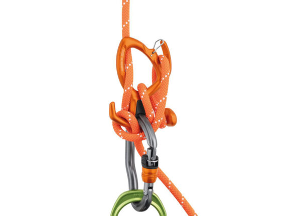 Khóa tuột dây vượt thác Petzl PIRANA GUIDE có khe khóa và cựa bổ sung giúp thắt khóa dây nhanh chóng