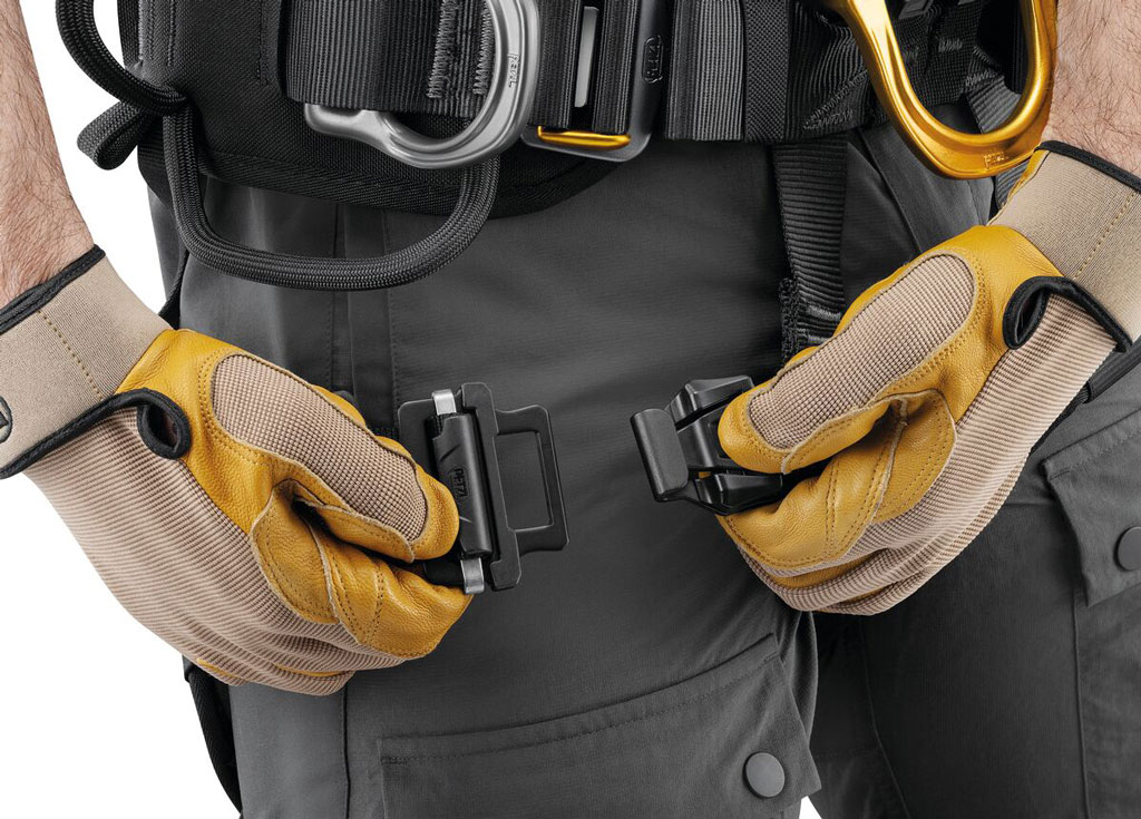 C083AB00-ASTRO-EUR-focus-3 Khóa mở NHANH giúp việc cài và tháo vòng chân nhanh chóng và dễ dàng mà không bị mất độ vừa vặn, ngay cả khi đeo găng tay.