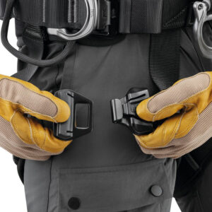 Vòng chân được trang bị khóa mở NHANH giúp cài và mở nhanh chóng, dễ dàng ngay cả khi đeo găng tay mà không cần phải điều chỉnh lại.