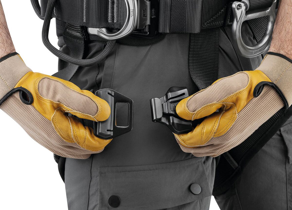 C071DB00-AVAO-FAST-INT-focus-4 Vòng chân được trang bị khóa mở NHANH giúp cài và mở nhanh chóng, dễ dàng ngay cả khi đeo găng tay mà không cần phải điều chỉnh lại.