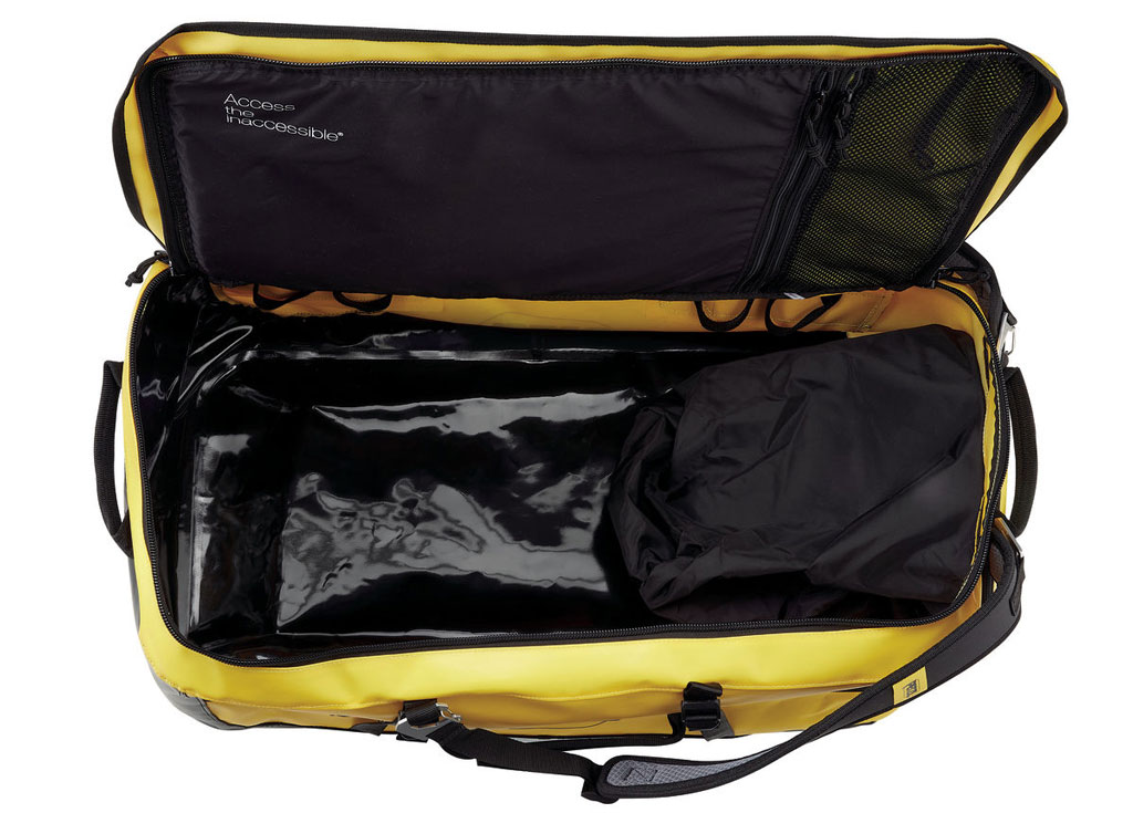 S045AA01-DUFFEL-85-focus-1 Miệng túi hình chữ D lớn giúp sắp xếp dụng cụ dễ dàng.